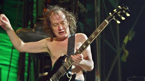 AC/DC - Let There Be Rock (Live At River Plate, December 2009) - YouTube