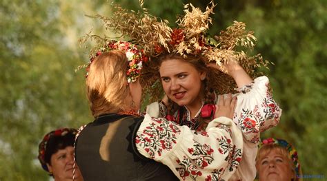 Ancient Ukrainian tradition of celebrating harvest festival reproduced ...