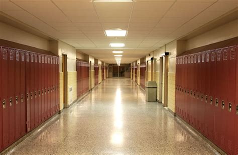 Couloirs de l'école, Un lycée, Lycée