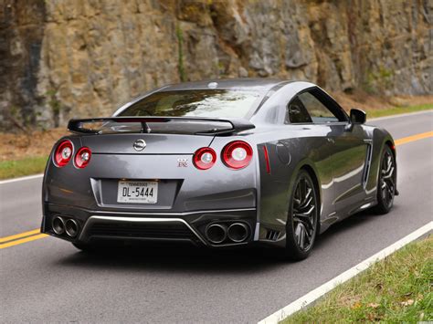 Fotos de Nissan GT-R Pure R35 USA 2017