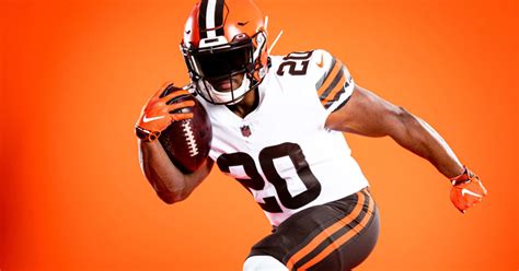 Cleveland Browns Unveil New Uniforms (PICS)