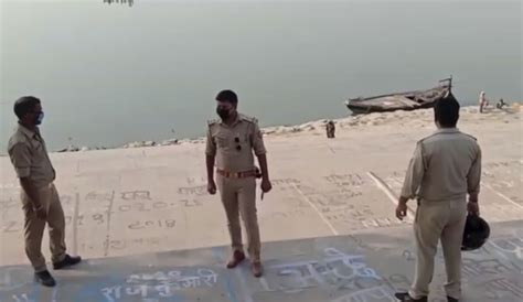 Dead bodies floating in India's Ganges amid COVID-19 crisis - Los ...