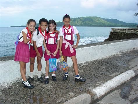 File:Kids in School Uniform along Waterfront - Baracoa - Cuba.jpg ...