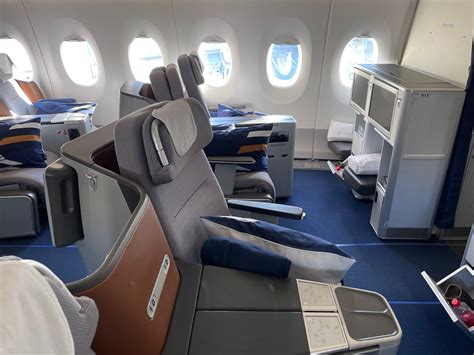 First Impressions: Lufthansa A350 Business Class - Live and Let's Fly