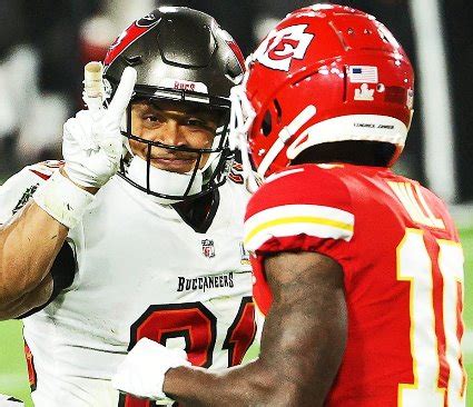 Tyreek Hill Earns Another Peace Sign - JoeBucsFan.com - Tampa Bay Bucs ...