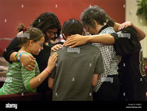 Christian group praying hi-res stock photography and images - Alamy