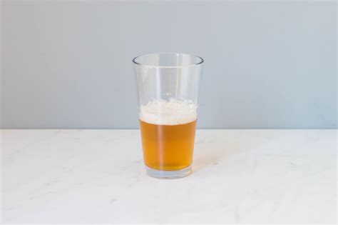 How to Make a Black and Tan & Other Layered Beer Drinks