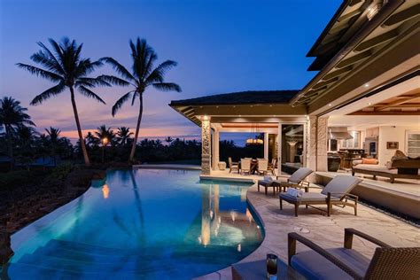 BEAUTIFUL TWO-STORY RESIDENCE | Hawaii Luxury Homes | Mansions For Sale | Luxury Portfolio