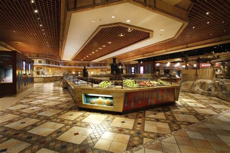 Luxor Rewards Guide: Free Rooms & Food At Luxor Las Vegas