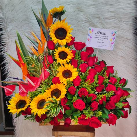 Arreglo floral girasoles y rosas - Surtiflores