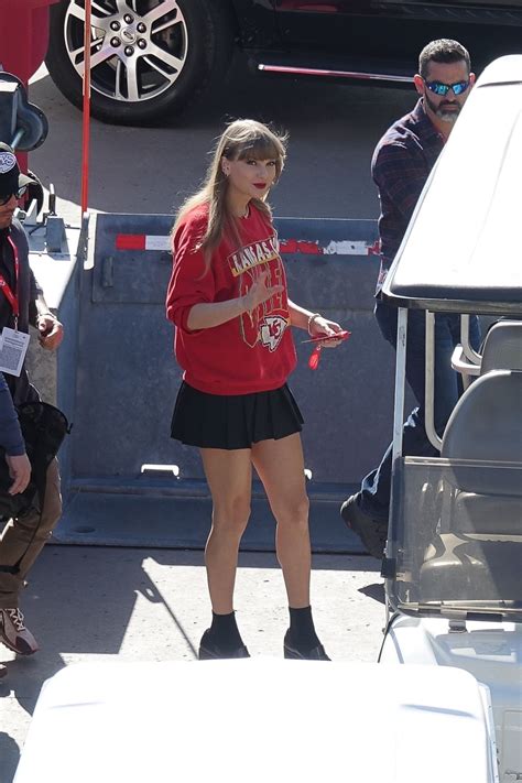 TAYLOR SWIFT at Chiefs Game at Arrowhead Stadium in Kansas City 10/22/2023 – HawtCelebs