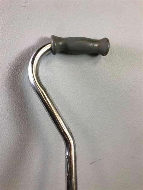 #271 Adjustable Aluminum Cane | EstateSales.org