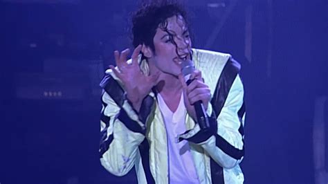 Michael Jackson - Thriller (HIStory Tour In Munich) (Remastered) - YouTube