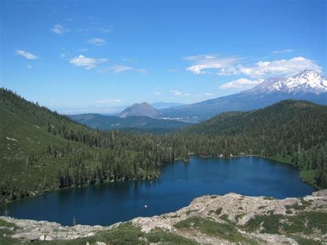 Everyone Should Visit The Hidden Castle Lake In Northern California At Least Once