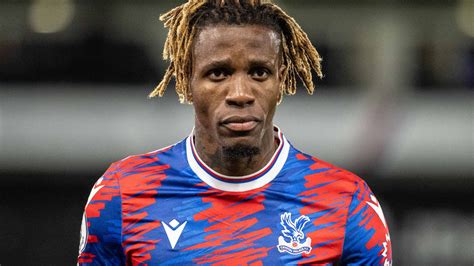 Wilfried Zaha to stay at Crystal Palace with winger 'fully committed ...