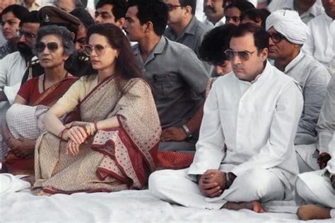 20 Rare Photos: Rajiv Gandhi's Life, Funeral & Last Rites - Indiatimes.com