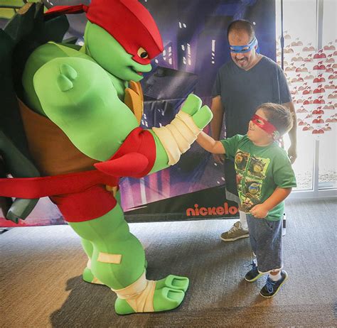 Teenage Mutant Ninja Turtles visit Bakersfield | News | bakersfield.com