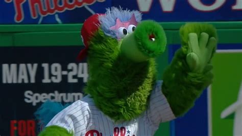 Phillie Phanatic debuts new look | 02/23/2020 | Pittsburgh Pirates