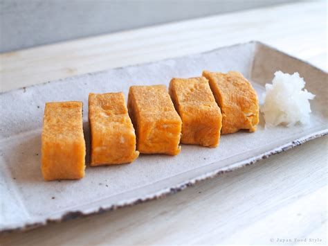 Tamagoyaki Recipe & Dashimaki Tamago (Japanese Rolled Omelet) - Japan Food Style