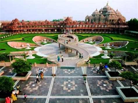 The Famous Swaminarayan Akshardham Temple | Garden of cosmic speculation, Hindu temple, Lotus garden