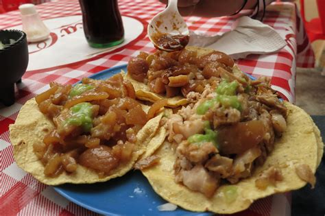 TACOS DE CARNITAS CON CUERITO. | Mexican food recipes, Carnitas recipe, Food