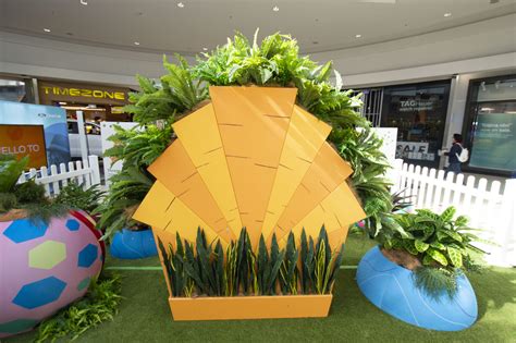 Macquarie Centre - Easter - Chas Clarkson