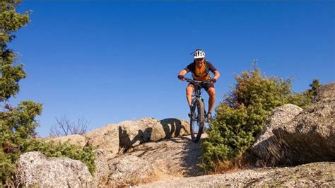 BEGINNER’S GUIDE TO MOUNTAIN BIKING - Outdoor Trifecta