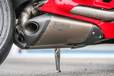 2020-ducati-panigale-v2-akrapovic-exhaust-malaysia-3 - BikesRepublic.com