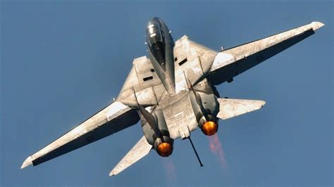 F-14 Tomcat vs. F/A-18 Super Hornet: Which U.S. Navy Fighter Is Better ...