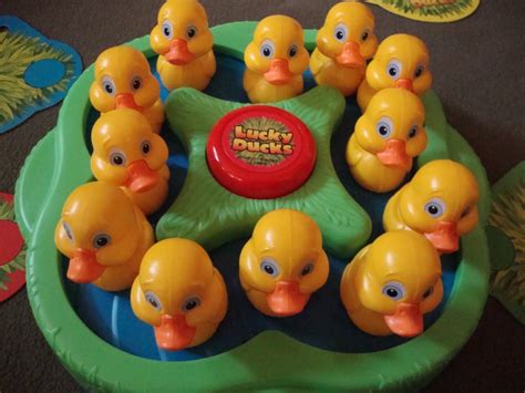 Lucky Ducks Motorized Game 1994 Milton Bradley Complete