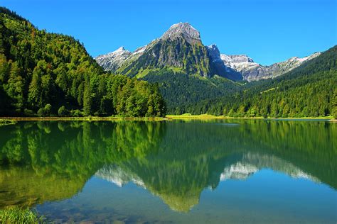 Obersee With Brünnelistock, Glarus Alps, Canton Glarus, Switzerland ...