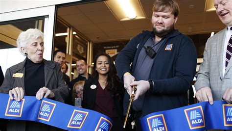 Customers waiting as new ALDI opens in Athens