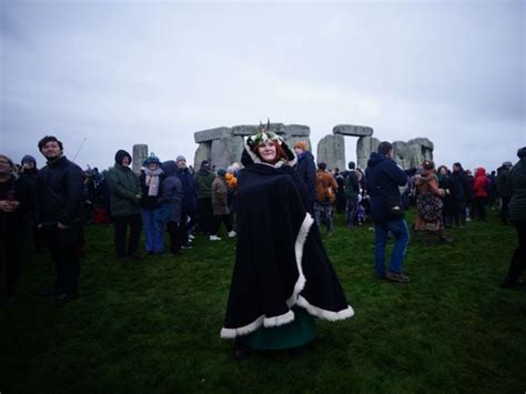 Thousands gather at Stonehenge for winter solstice | Shropshire Star