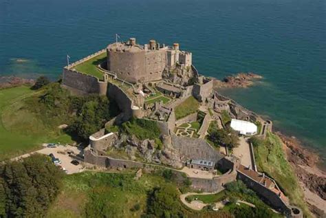 Jersey Mont Orgueil Castle The Channel Islands | Château, Forteresse, Orgueil