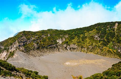 How to visit Irazu Volcano in Costa Rica