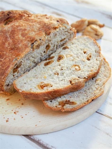 Fig and walnut bread - Caroline's Cooking