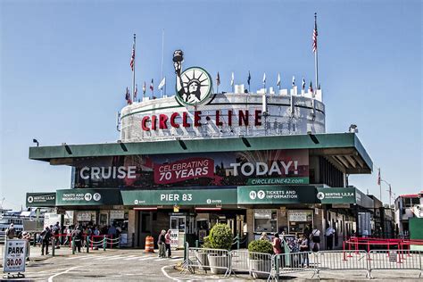 Circle Line Sightseeing Cruises Photograph by Bob Slitzan - Fine Art America