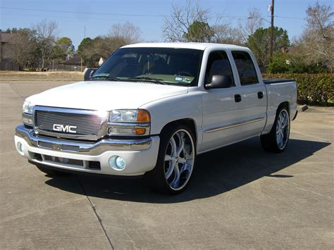 2007 GMC Sierra 1500 Classic - Information and photos - MOMENTcar