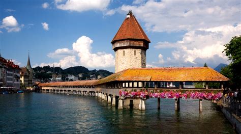 Lucerna, Suiza , está enclavada en un precioso paraje alpino que destaca por su belleza. En la ...