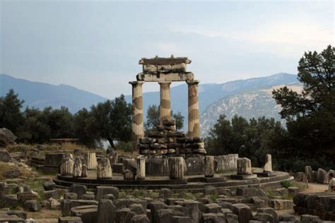 Delphi temple