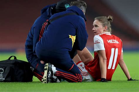 Vivianne Miedema follows Beth Mead in rupturing ACL as Arsenal Women ...