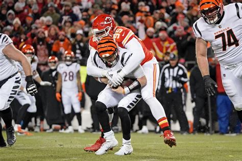 Chiefs' Chris Jones, 'most unstoppable man in football,' ends playoff sack drought - Yahoo Sports