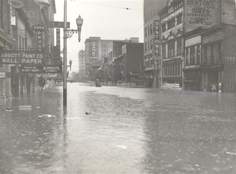 Street Scene, Portsmouth, Ohio 1937 Flood · Local History Digital Collection