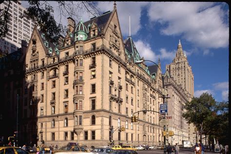 Dakota Apartments, Architecture of the Rich and Famous