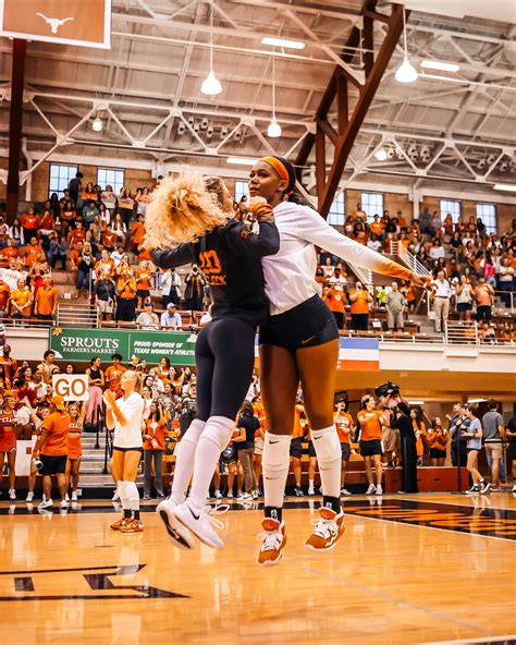 Texas Volleyball on Twitter: "Texas leads 1️⃣8️⃣-1️⃣3️⃣ 🤘 #HookEm https://t.co/5u8Nz6mnVM" / Twitter