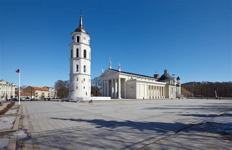 Vilnius Cathedral - Vilnius - Arrivalguides.com