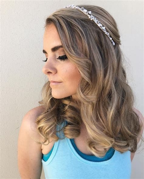 20 Curly Hairstyles for Prom - Get Ready For Your Prom Night