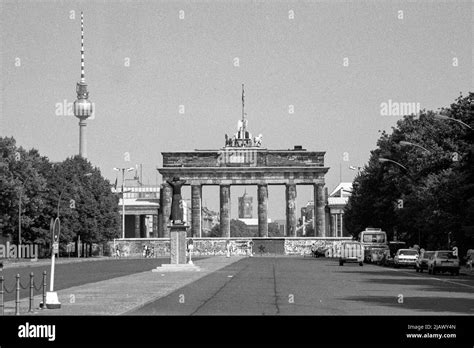 The Brandenburg Gate, Berlin in 1989 Stock Photo - Alamy