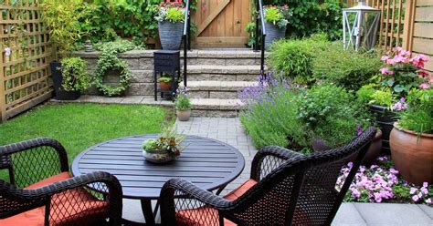 How to Choose the Best Small Space Patio & Outdoor Furniture in 2022