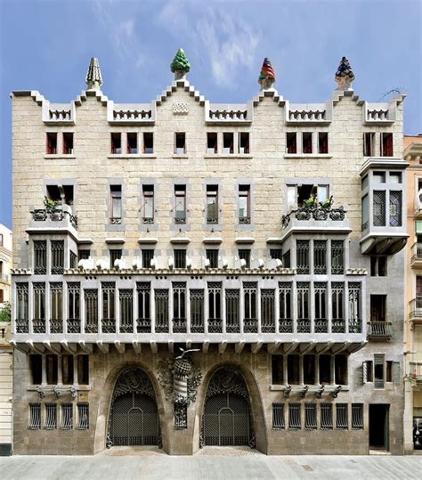 Palacio Güell-1. | Gaudi, Building, Street art photography